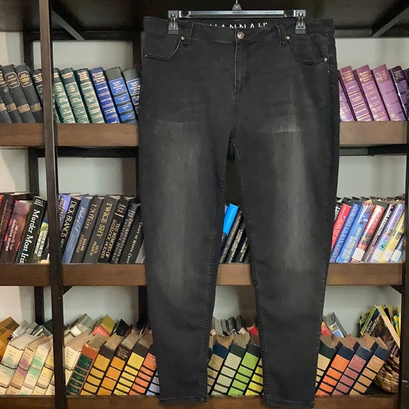 🔥🔥HOT🔥🔥PLUS SIZE JEANS - Picture 1 of 7